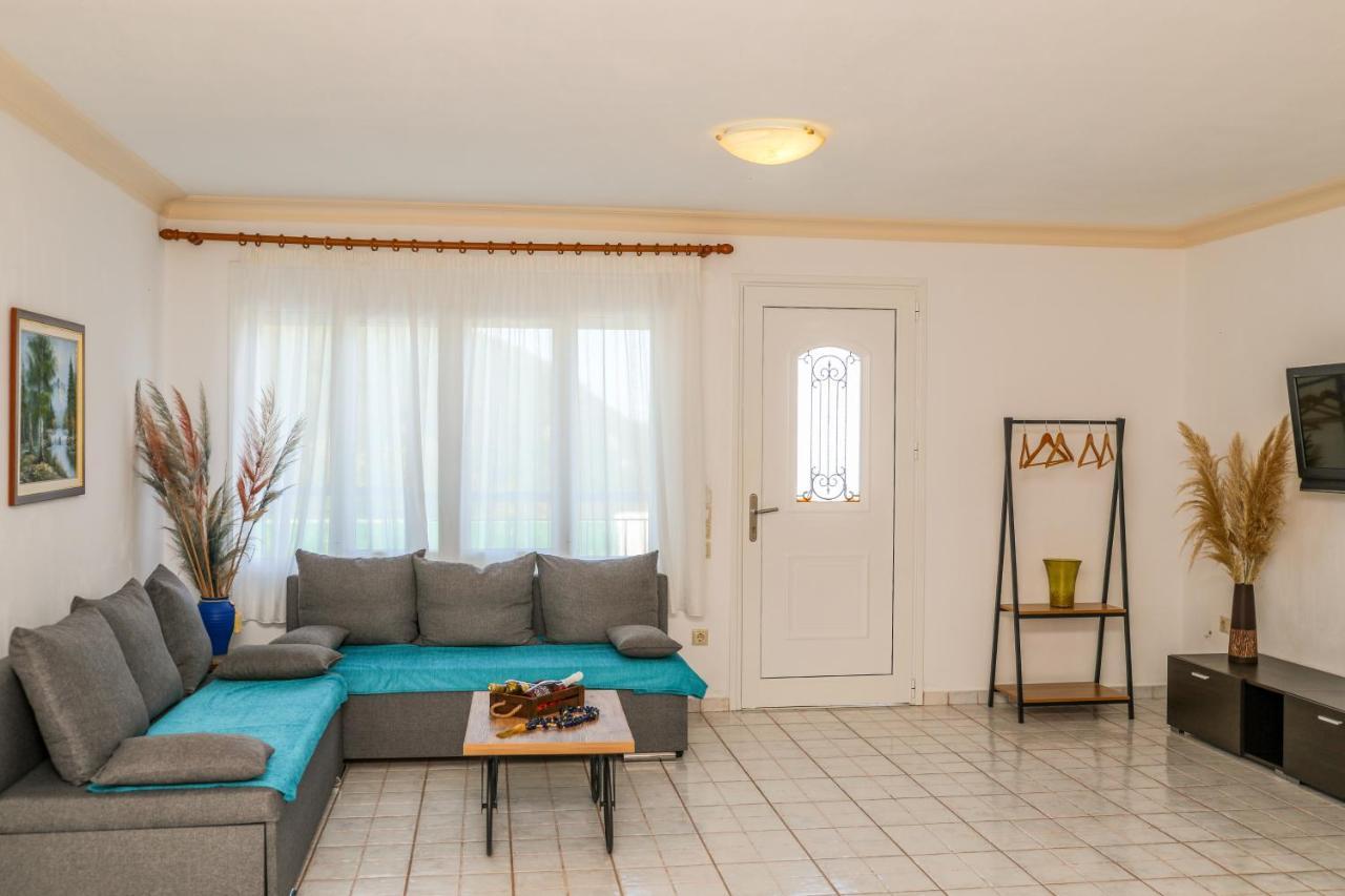 Villa Mitzelos Moni Evaggelistrias المظهر الخارجي الصورة
